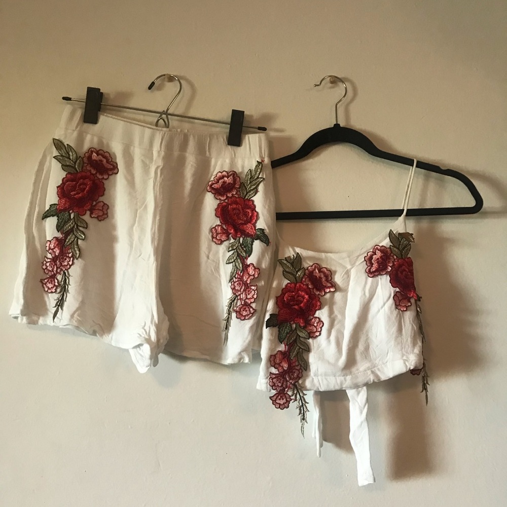 Two piece set with embroidered roses